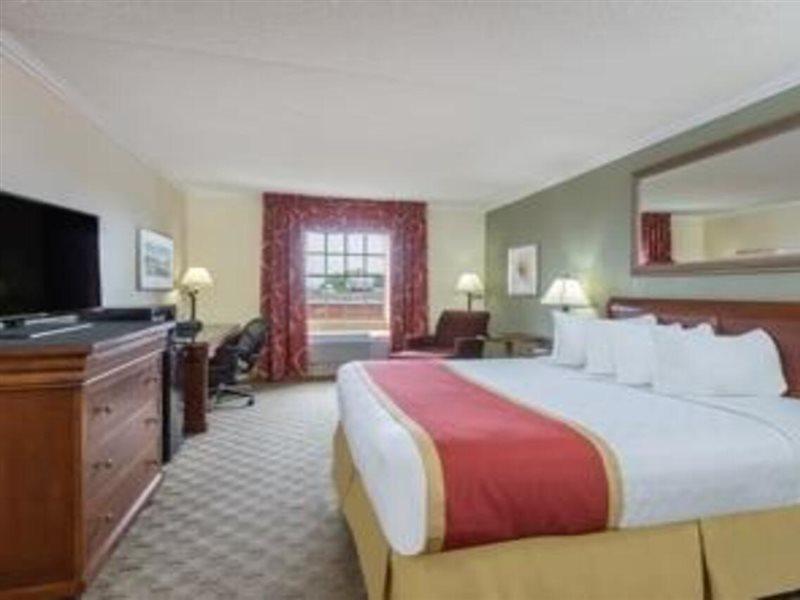 Ramada Conference Center Hotel มอร์แกนทาวน์ ภายนอก รูปภาพ