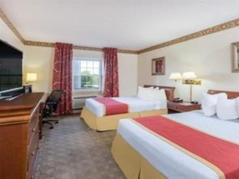 Ramada Conference Center Hotel มอร์แกนทาวน์ ภายนอก รูปภาพ