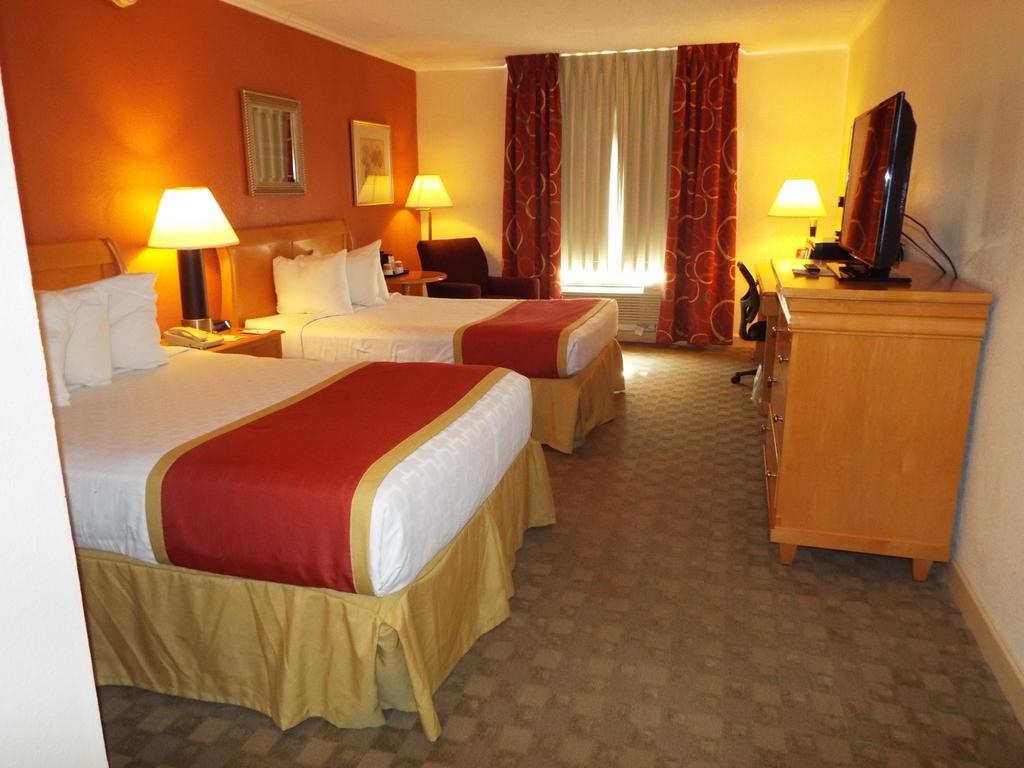Ramada Conference Center Hotel มอร์แกนทาวน์ ภายนอก รูปภาพ